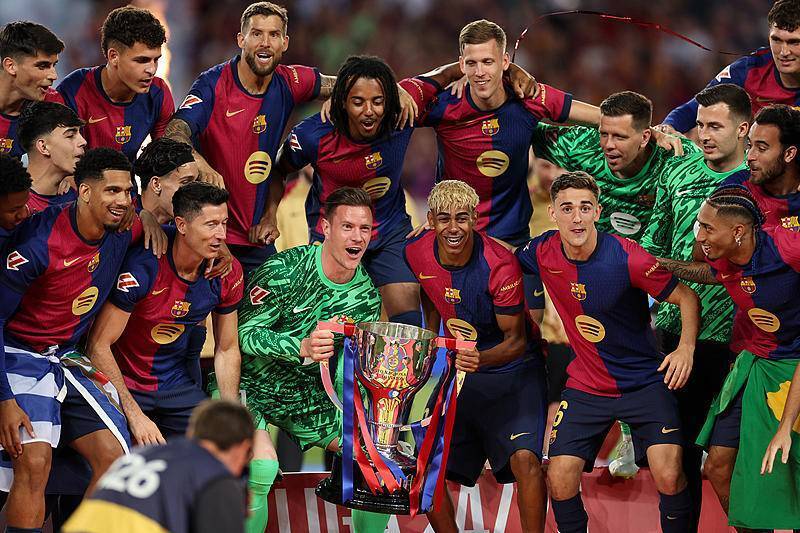 篮球篮网主力中锋脚踝扭伤，伤势待评估（篮网首发中锋脚踝扭伤，伤情待进一步评估）