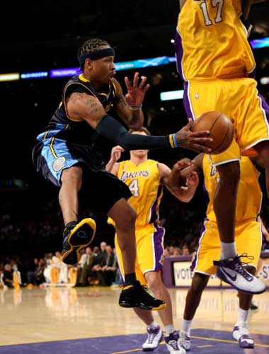 里夫斯：我总是告诉东契奇快点长大 他说等他长大和我干一架（里夫斯笑谈东契奇：我催他快长大，他称长大后要和我打一架）