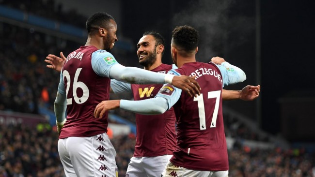 曼联英超15轮4-1胜狼队，近3轮不败，B费2射1传，助球队冲至第六，有望重返欧冠区。（英超第15轮：曼联4-1击退狼队，B费梅开二度+助攻，近3轮不败升至第六，剑指欧冠区）