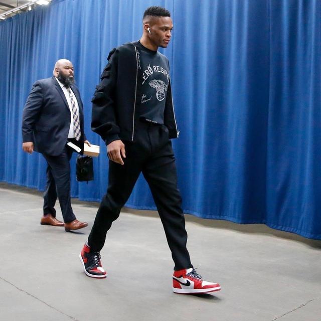 打满12分钟！怀特首节投篮10中5，得到12分2篮板2助攻（怀特首节打满12分钟，10投5中贡献12分2篮板2助攻）