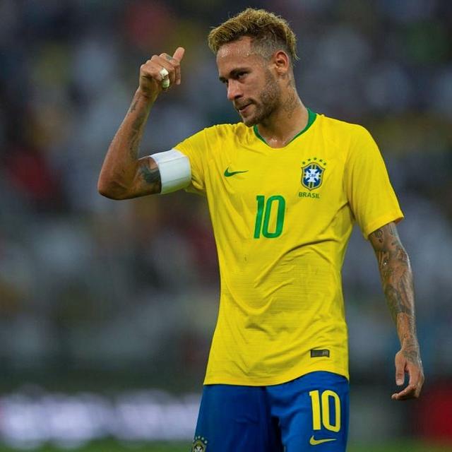 德国杯半场：曼赞比造点格里弗建功，弗赖堡1-0达姆施塔特（德国杯半场战报：曼赞比造点助格里弗破门，弗赖堡暂1-0领先达姆施塔特）