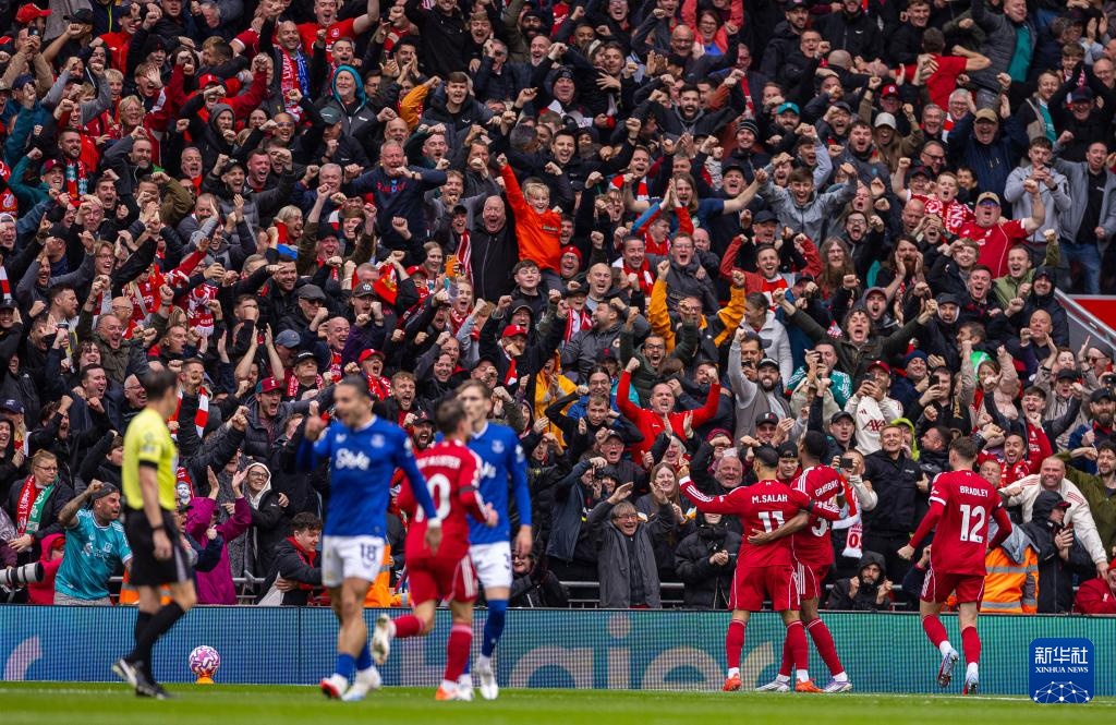 火箭哈登末节爆发连得15分（火箭球星哈登第四节火力全开连取15分）