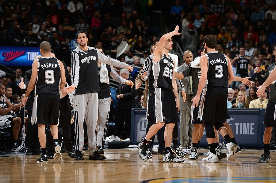 曼联客战狼队首发：库尼亚领衔战旧主、姆伯莫、B费先发（曼联客场对阵狼队首发出炉：库尼亚领衔战旧主，姆伯莫与B费先发）