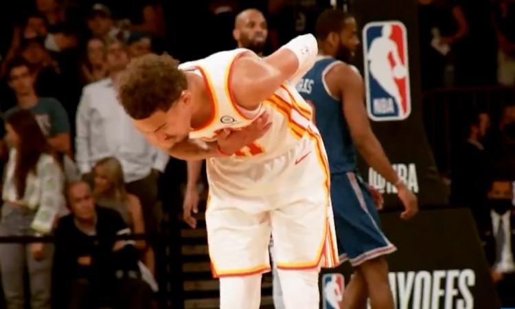 澳超半场：多布森传射，兰德尔失单刀，奥克兰1-2喷气机（澳超半场战报：多布森一传一射，兰德尔单刀不进，奥克兰暂1-2落后喷气机）