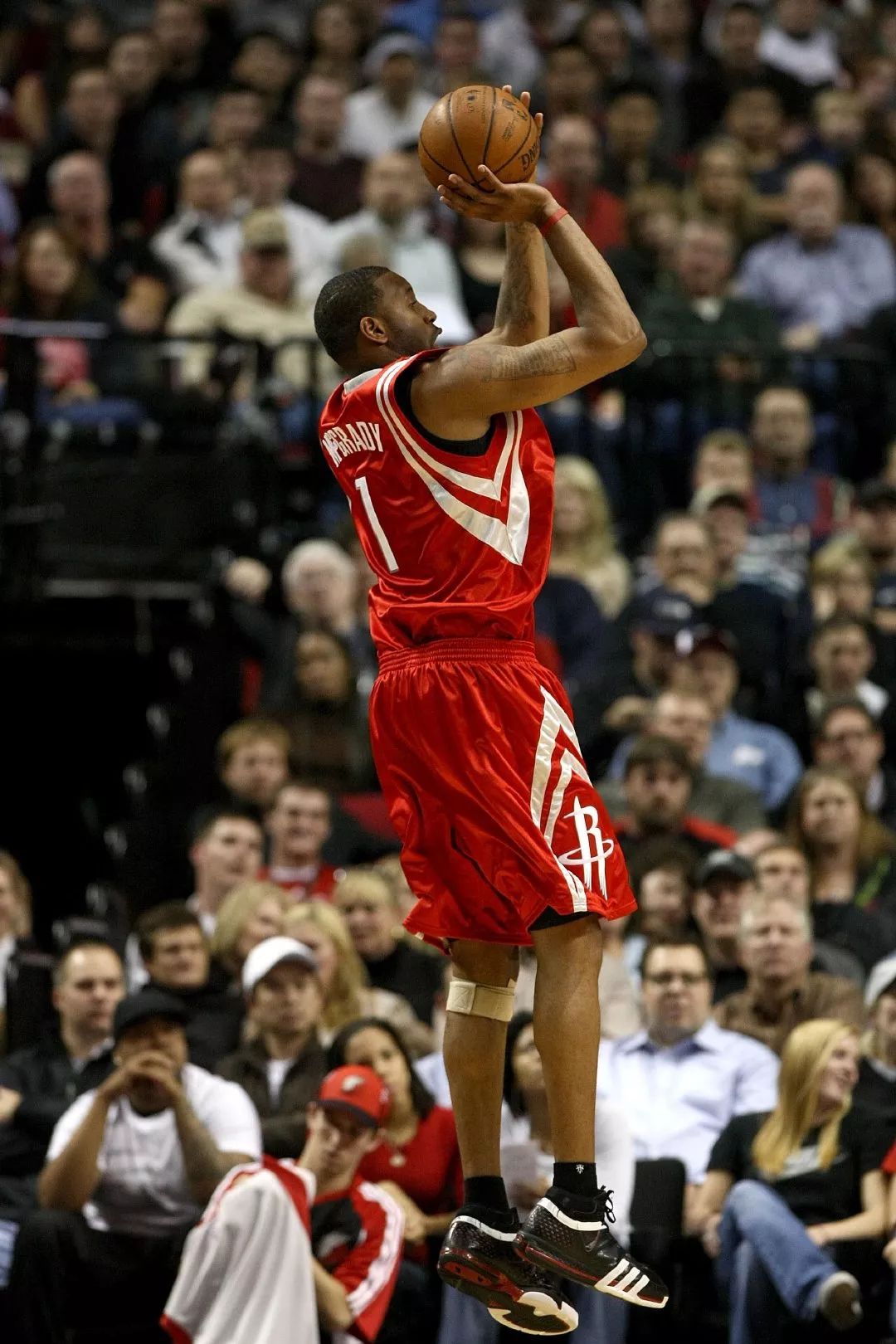 球星全场节奏掌控大师级表现（巨星全场主导节奏尽显大师风范）